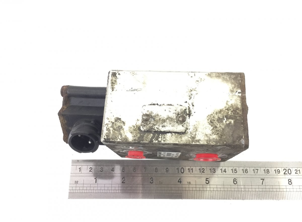 21083662 Level Control Valve VOLVOImage