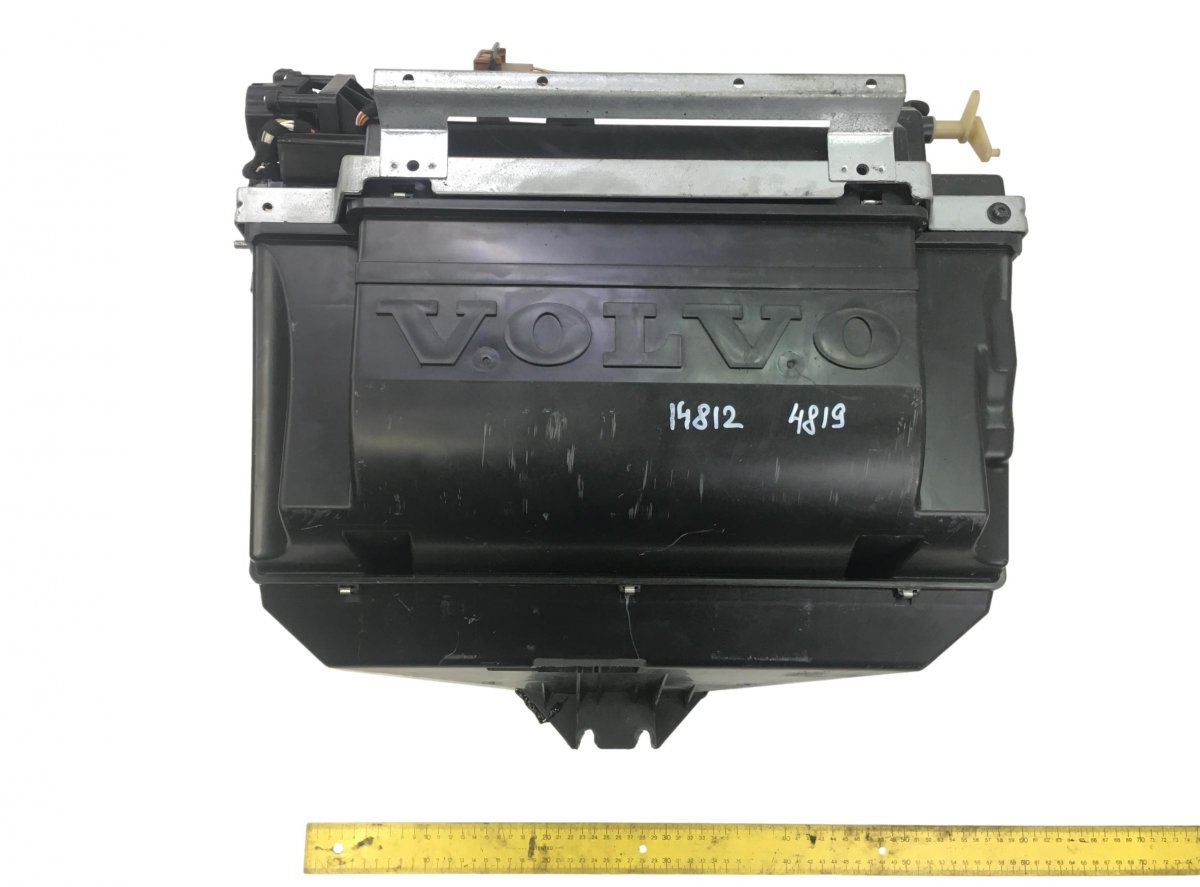 21318095 Cabin Heating-Cooling Radiators Set with Casing VOLVOImage