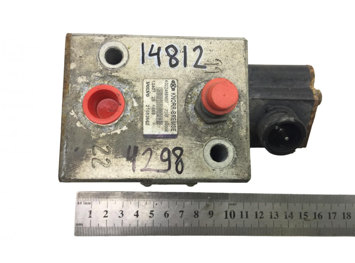 21083662 Level Control Valve VOLVOImage