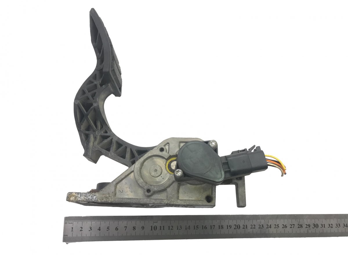 21116879 + 85109590 Accelerator Pedal VOLVOImage