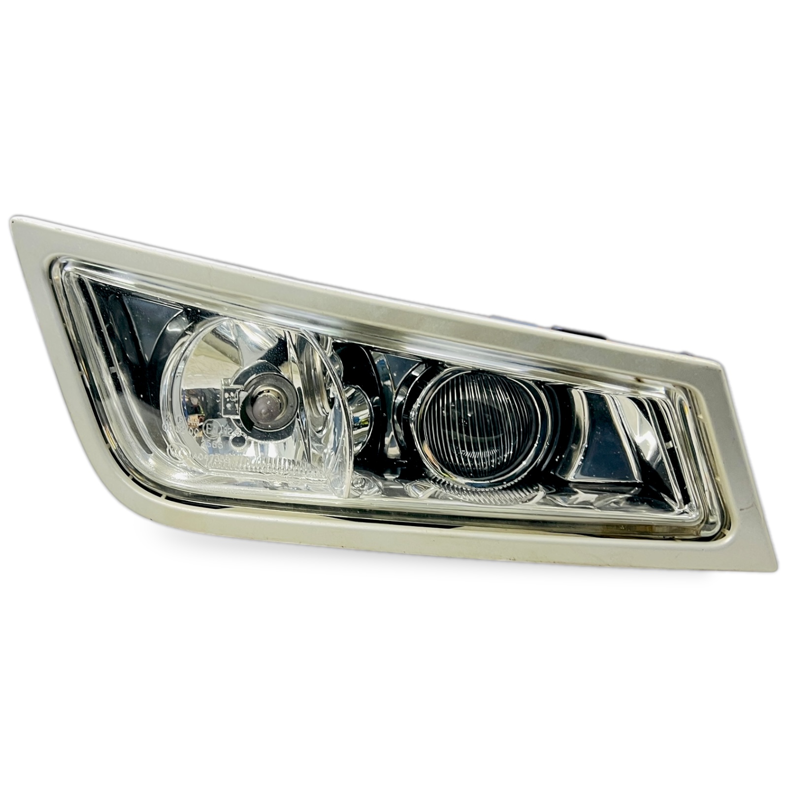 21297913 Fog Lamp, Right for VOLVOImage