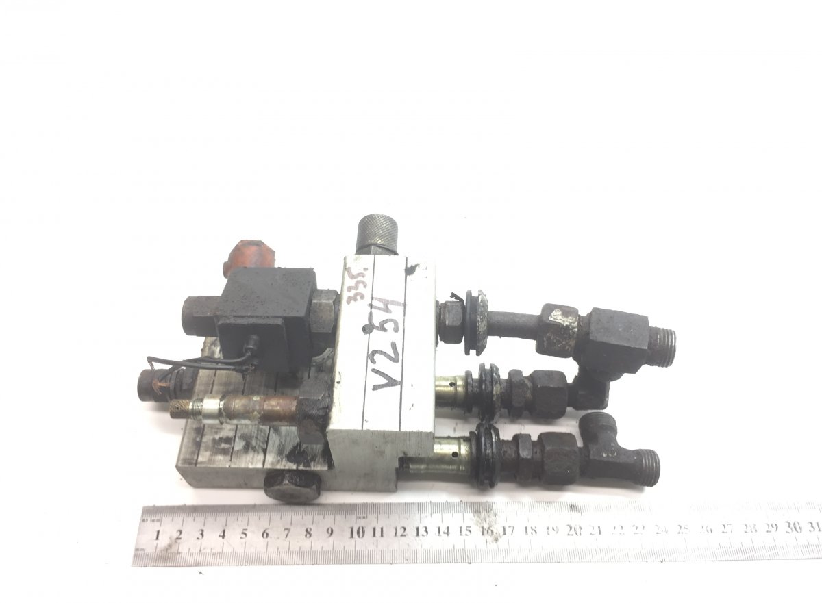 77700548 Tail Lift Solenoid Valve VOLVOImage