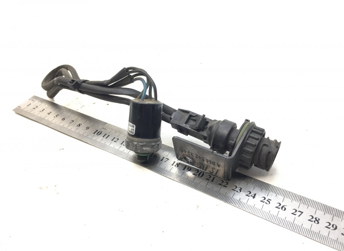 0088207110 A/C Pressure Sensor MERCEDES ActrosImage