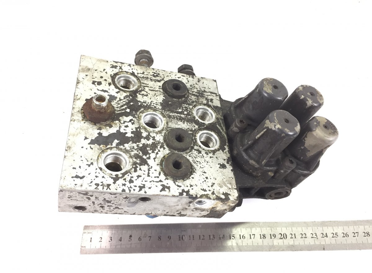 5010216965+5010251512 Four-Circuit Protection Valve Assy RENAULTImage