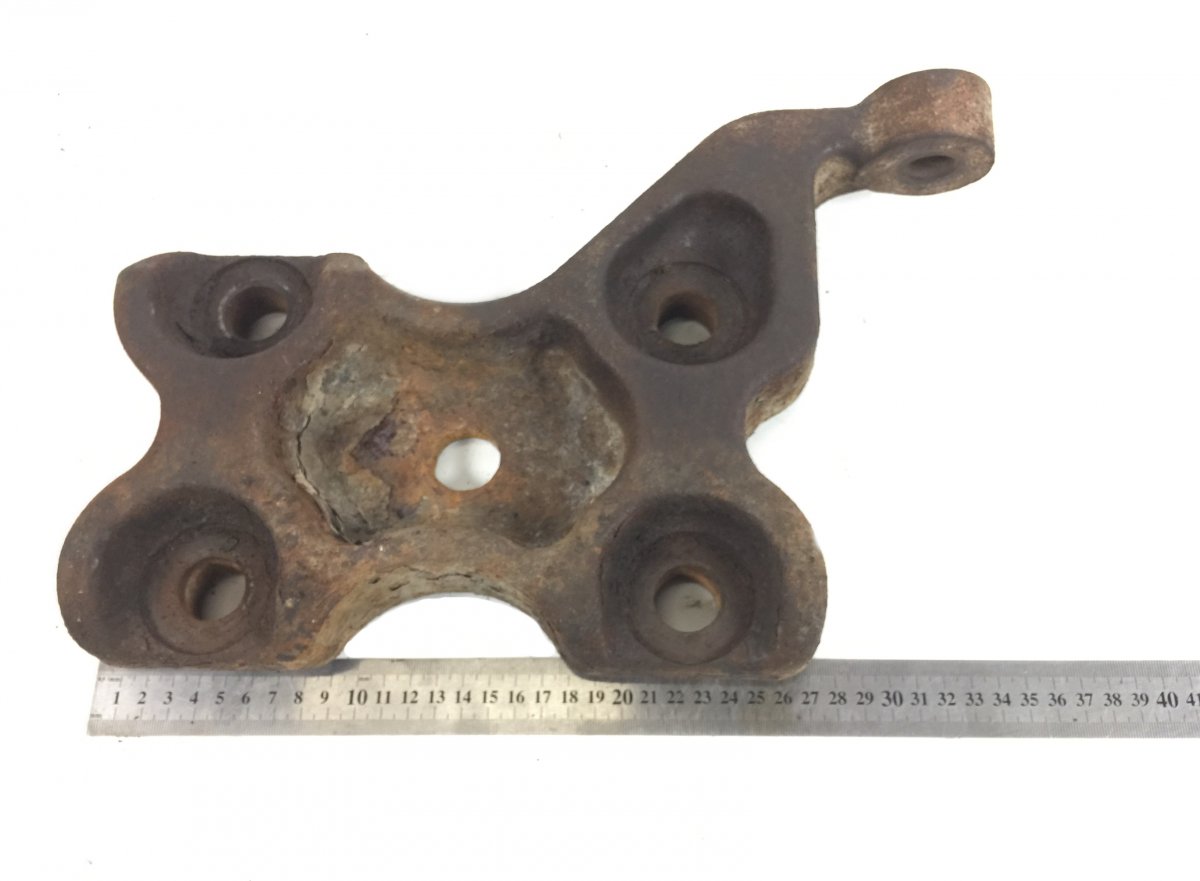 20726301 Shock Absorber Bracket, Rear/Tag Axle, Lower Right VOLVOImage