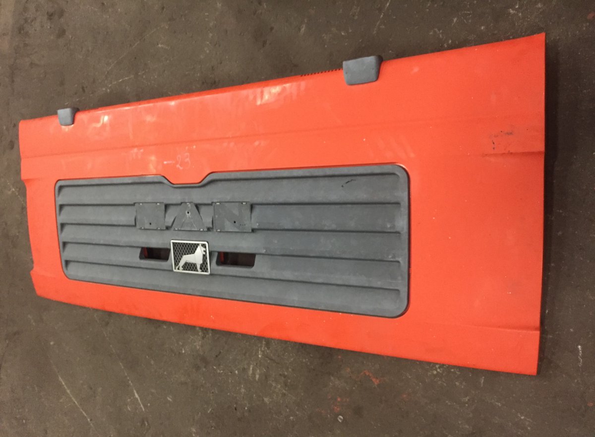 81611100053 Front Grille, Upper MAN TGAImage