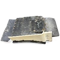 81612100462 + 81612100442 Front axle Wing with trim plate, Rear RH MAN