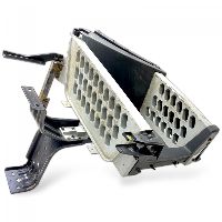 82136982 +82142329 +82142327 Step Plate Assembly, Left VOLVO